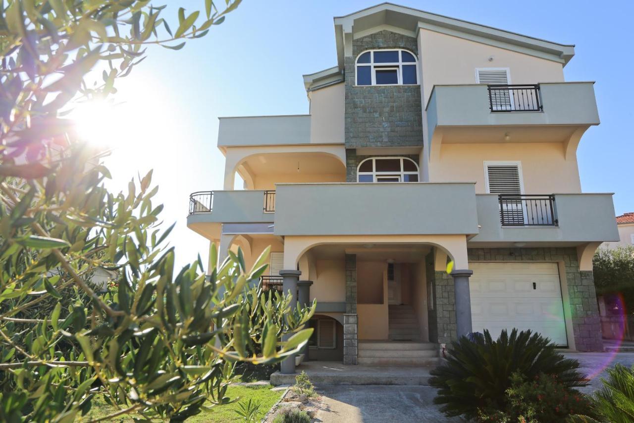 Apartman Dani Zara Esterno foto